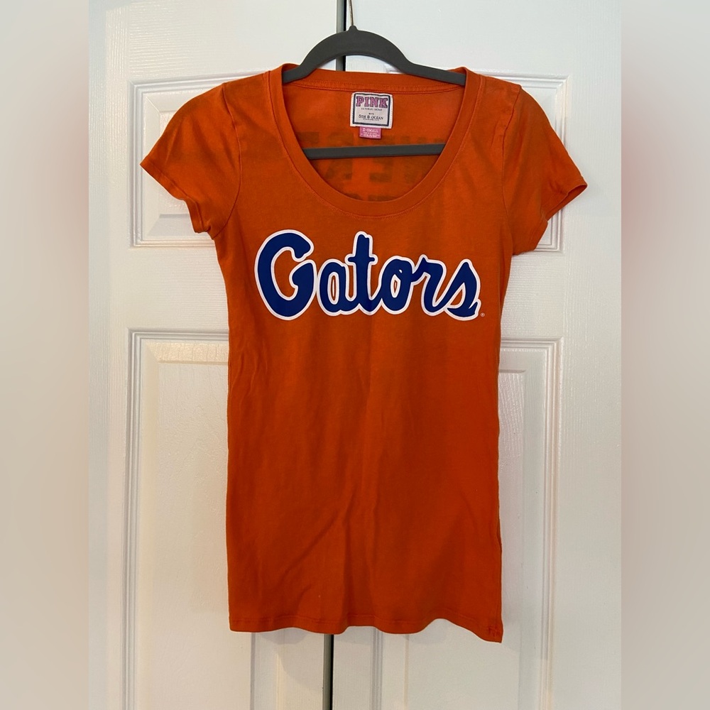 PINK Victoria's Secret Gators Top